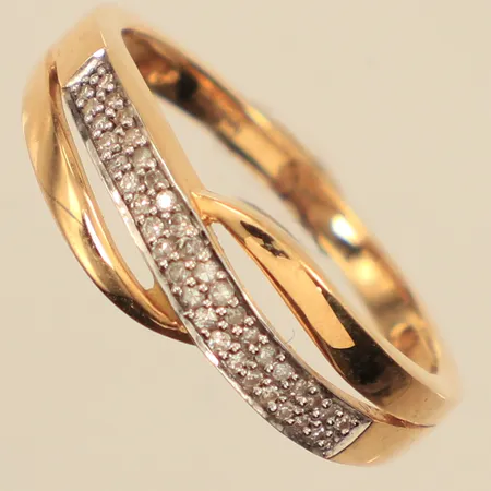 Ring, diamanter ca38xca0,005ct, stl 18, bredd 1,4-5,9mm, GHA, 18K Vikt: 3,4 g