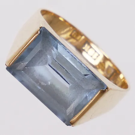 Ring, blå sten, stl 16¼, bredd 2,6-8mm, Hallberg, År 1959, 18K Vikt: 3,6 g