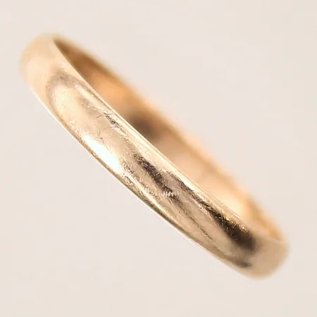 Ring, slät, stl 17¾, bredd 2,7mm, ostämplad, 10K Vikt: 1,5 g