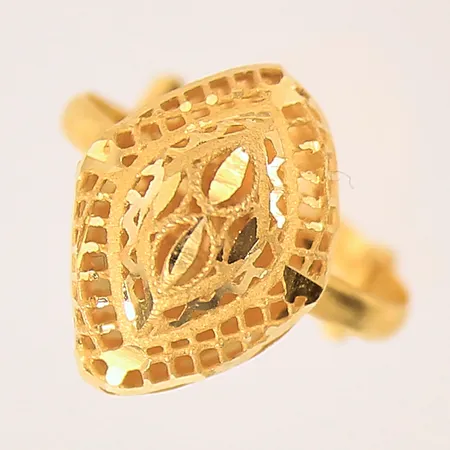 Ring med genombruten dekor, stl 17, bredd 4-15,5mm, justerbar storlek, 21K  Vikt: 1,8 g