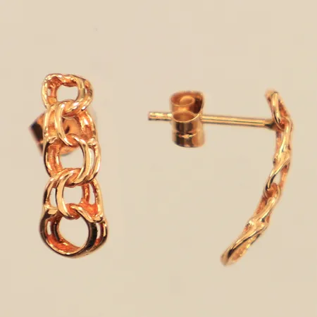 Ett par örhängen Bismarck, längd 14,3mm, bredd 3,9-5,3mm, 18K Vikt: 1,4 g
