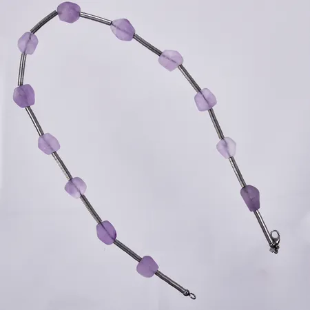 Collier med Ametist, Charizma, längd ca 41cm, bredd ca 2-11mm, 925/1000 silver Vikt: 38,4 g