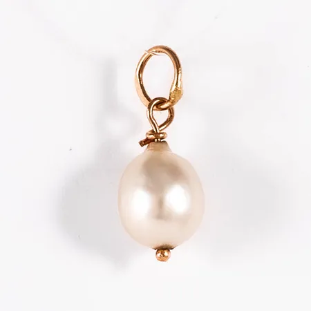 Hänge i 18K guld med odlad vit pärla. Det är 6,5 mm brett, 16 mm långt och väger 0,6g. 