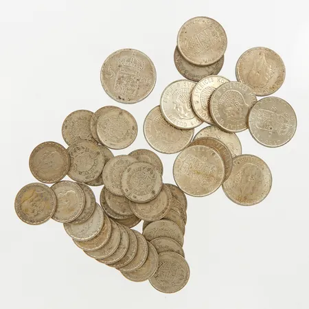 1 femkrona, 12 tvåkronor, 29 enkronor, silver 400/1000 Vikt: 386,6 g