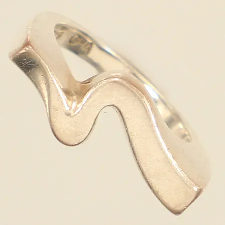 Ring, stl 17, bredd ca 2,5-9mm, Guldfynd, 925/1000 silver  Vikt: 5,7 g