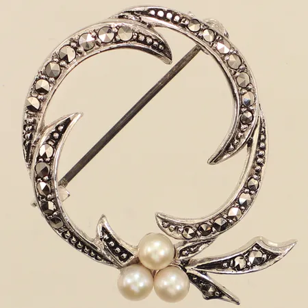 Brosch med pärlor samt markasiter, Ø27mm, 835/1000 silver  Vikt: 5,5 g