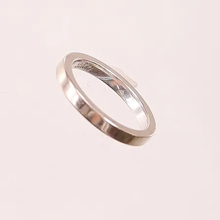 Ring, Ø15', bredd:2mm, gravyr, 18K 3,9g.