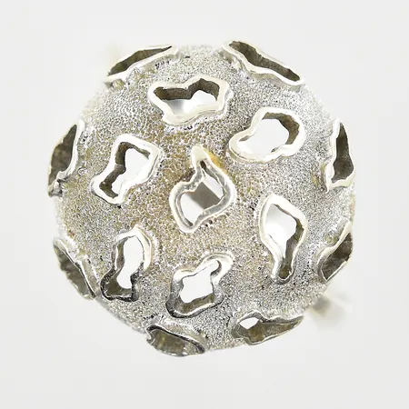 Ring, stl 18¾, bredd 2-17 mm, ställbar/öppen skena, silver. Vikt: 5,3 g