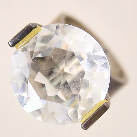 Ring med bergskristall, stl 16, bredd 6-18mm, silver 925/1000 Vikt: 10,9 g