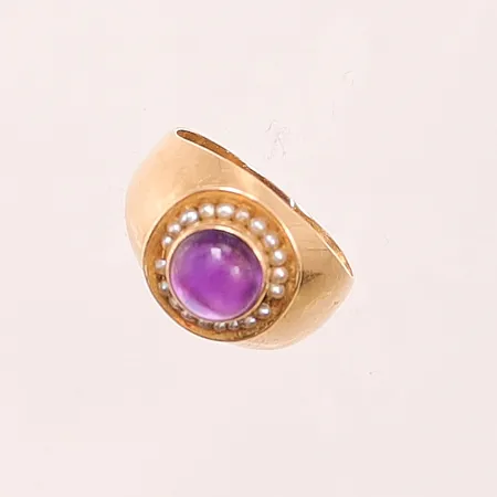 Ring, ametist samt  fröpärlor, Ø16¾, bredd:11mm, 18K 4,3g.