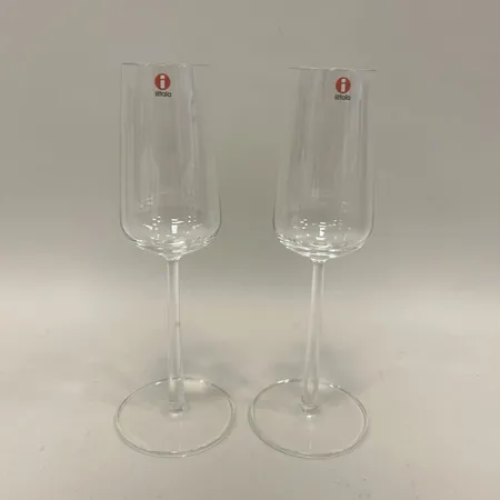 Två Champagneglas, 21 cl, höjd 23cm, Iittala, Essence, design Alfredo Häberli Skickas med paket.