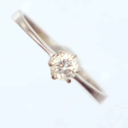 Ring vitguld, diamant 1x0,17ct, Ø18¼, bredd 1,1mm, 18k Vikt: 2,1 g