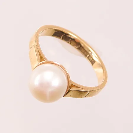 Ring, Ø17, pärla ca bredd:8mm, 18K 4g.