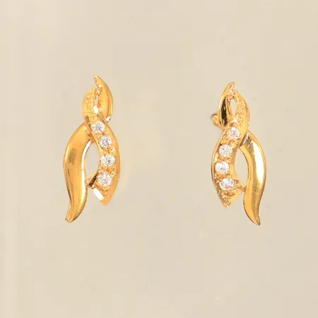 Ett par örhängen med vita stenar, ca 6x16mm, saknar snurrebussar, ostämplat, 18K Vikt: 1,8 g