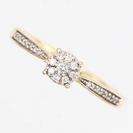 Ring med diamanter ca 1x0,01ct, 24x0,005ct, stl 16½, bredd: 1,5-5mm, GHA, 18K Vikt: 2 g