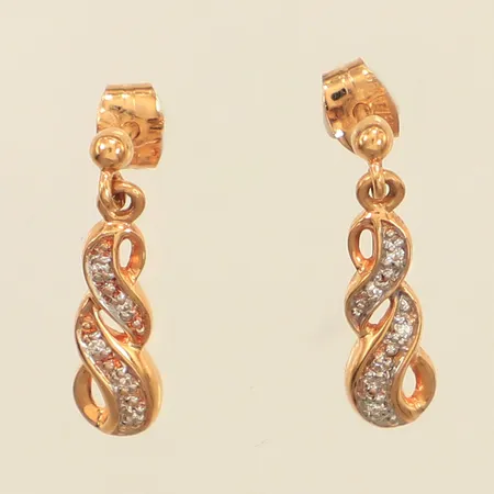 Ett par örhängen med diamanter ca 10 x 0,0025ct, längd 19mm, bredd ca 3,5-5mm, 18K Vikt: 1,9 g