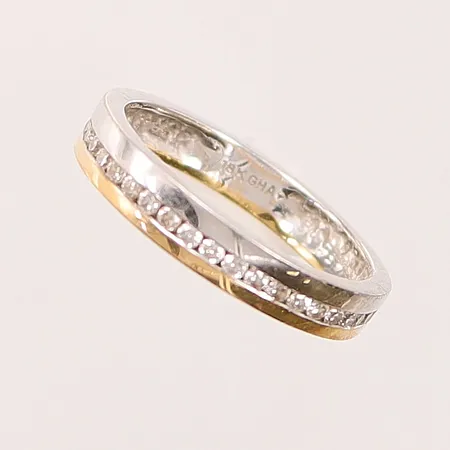 Ring, diamanter 20x ca 0,01ct, Ø16, bredd:3mm, 18K 2,8g.