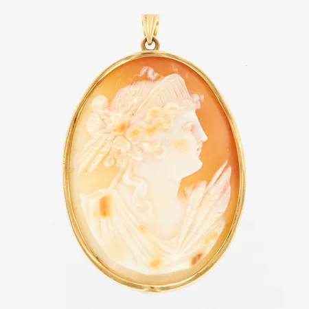 Hänge med Camé 55mm, bredd: 36mm, år 1923, Bergstrand & Nilsson, Malmö, 18K  Vikt: 14,4 g
