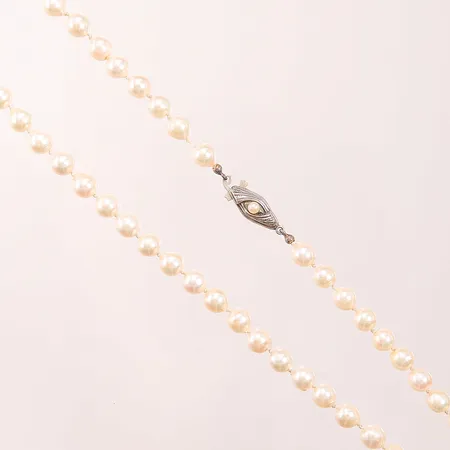 Pärlcollier, ca 48cm, bredd ca 6mm, silverlås. Vikt: 0 g