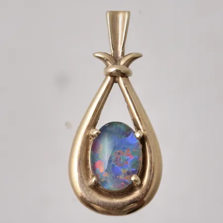 Hänge i 10K guld, mått 11,1x24,3mm, 1st Opal boulder, mått 5,9x8mm, vikt 1,9g.