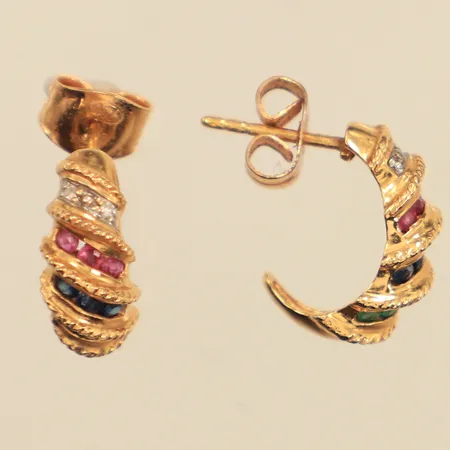 Ett par örhängen, diamanter 4xca0,005ct, färgade stenar, längd 13,3mm, bredd 3,3-5,8mm, en snurrebuss i oädel metall, 18K, bruttovikt 3,2g Vikt: 3,2 g