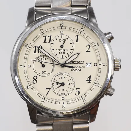 Herrur Seiko Chronograph 100M Ø40mm,  ref nr. 7T92.0LT0 snr. 420179, quartz, kronograf (nollställer ej korrekt), datum, stållänk, glas samt boett med repor 
