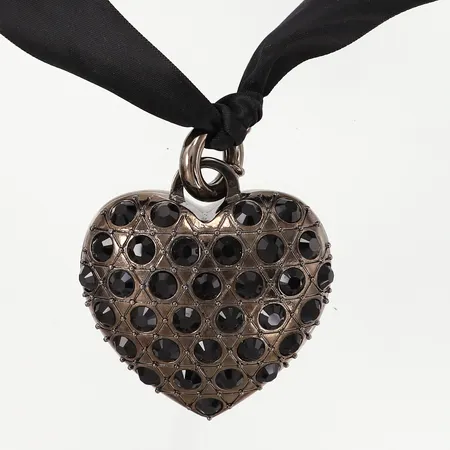 Hänge Dyrberg/Kern, svarta fasetterade stenar, 60x75mm, rökfärgad metall, certifikat, originaletui (slitage i etui)