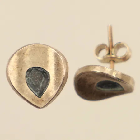 Ett par örhängen, längd 11,2mm, bredd 10,6mm, silver Vikt: 3 g