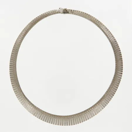 Collier halvstelt, 43,5cm, bredd: 6-13,5mm, silver 835/1000 Vikt: 34,6 g