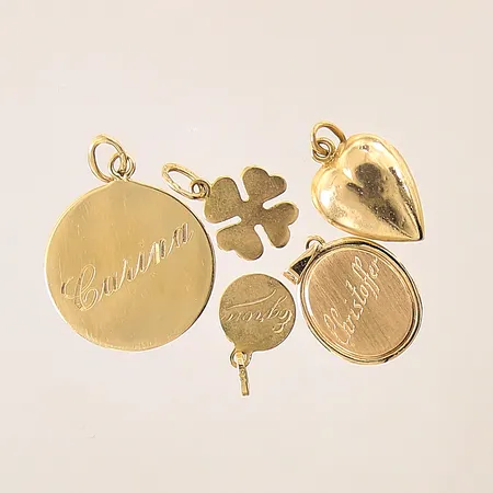 Diverse guldsmycken, saknar sten, graverade, 18K Vikt: 3,7 g