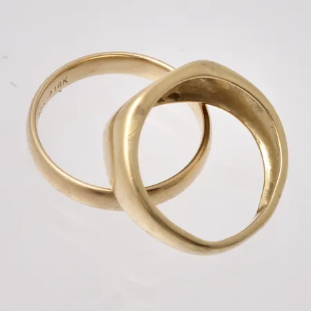 Diverse defekt guld, 18K, vikt 9,89g.