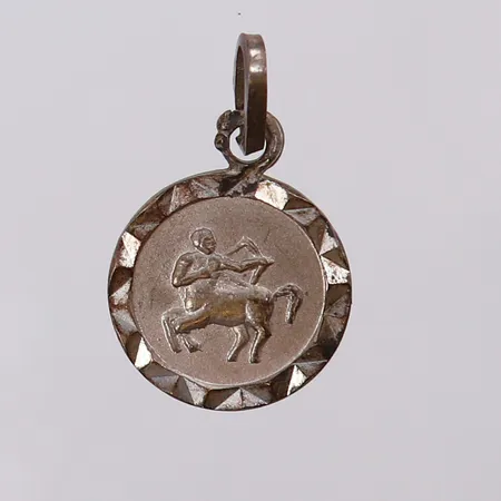 Hänge stjärntecken Skytt, ca 22x13mm inkl ögla. 925/1000 silver  Vikt: 1,5 g