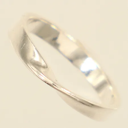 Ring, stl 18, bredd ca 1,2-3mm, 925/1000 silver  Vikt: 2,3 g