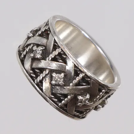 Ring med stenar, stl 15¾, bredd 10mm, gravyr, silver 925/1000 Vikt: 7,3 g