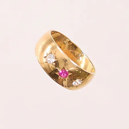 Ring, Ø16¼, bredd:8mm, färgade stenar, 18K 3,4g.