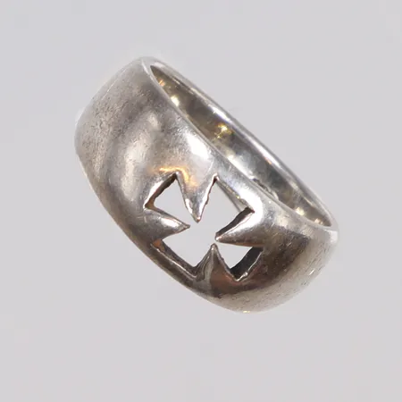 Ring, stl 15¼, bredd 4-8mm, silver 925/1000 Vikt: 3,6 g