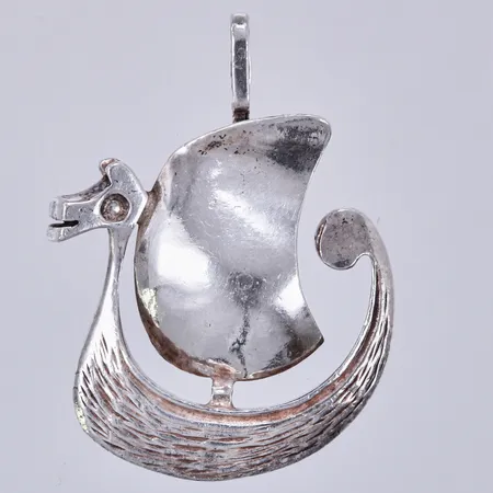 Hänge, skepp, längd: ca 3,5cm, bredd: ca 2-23mm, 925/1000 silver Vikt: 6,2 g