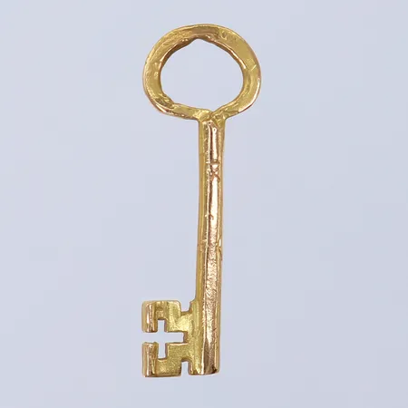 Hänge nyckel, ca 31,8x7,1mm inkl ögla, skev. 18K  Vikt: 2,4 g