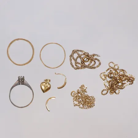 Diverse guld, gravyr, defekt/av, 18K  Vikt: 20,4 g