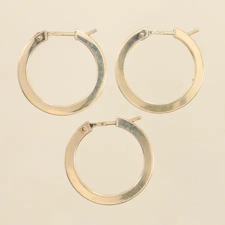 Tre örhängen, Ø24mm, bredd ca 3mm, 925/1000 silver  Vikt: 5,3 g
