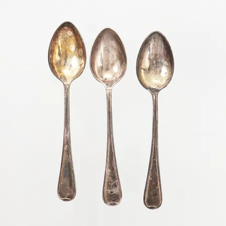 Tre kaffeskedar, 10,5cm, silver 830/1000 Vikt: 38,1 g