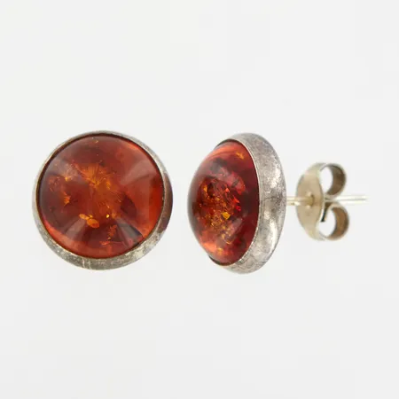 Ett par örhängen med trolig bärnstensimitation Ø13mm, silver 925/1000 Vikt: 2,6 g