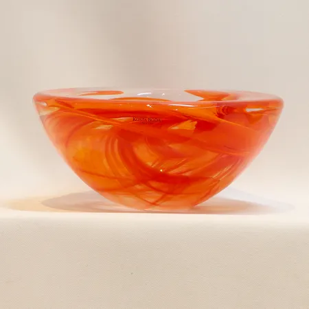 Skål, "Atoll", formgiven av Anna Ehrner för Kosta Boda, klarglas med orange underfång, ca Ø17cm, höjd 8cm Vikt: 0 g