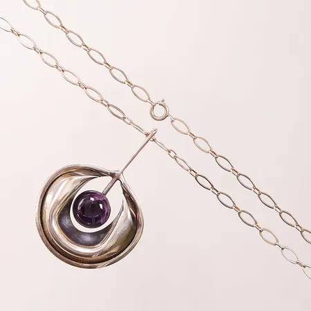 Kedja med hänge, design Karl Erik Palmberg, 60cm, hänge med ametist, 67x46mm, Alton 1973, 925/1000 Silver 27,9g.