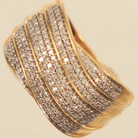 Ring, diamanter ca185xca0,005ct, stl 17¼, bredd 2,9-12,1mm, GHA, 18K Vikt: 6 g