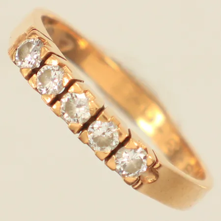 Ring med diamanter ca 5 x0,05ct, totalt 0,25ct enligt gravyr, stl 17, bredd ca 2-3mm, We-Be Guld Ab, år 1984, gravyr, 18K Vikt: 2,5 g