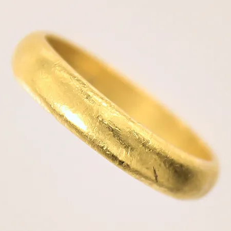 Ring, stl 19½, bredd 4mm, repig, 23K  Vikt: 7,5 g