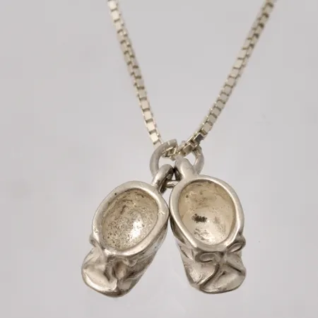  Hänge med kedja i silver, mått 15x15mm, kedja, 36cm, Venezia, bredd 0,9mm, 925/1000, vikt 4,47g.