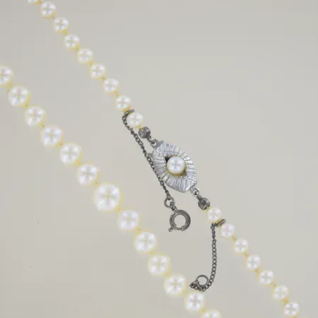 Pärlhalsband med silverlås sötvatten, längd 50 cm, bredd 4-8 mm, 835/1000 Vikt: 20 g