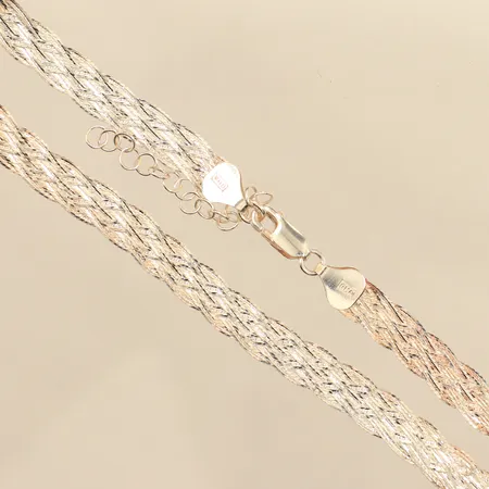 Collier, flätat, längd 42-47cm, bredd 6,8mm, GHA, silver 925/1000 Vikt: 10,4 g